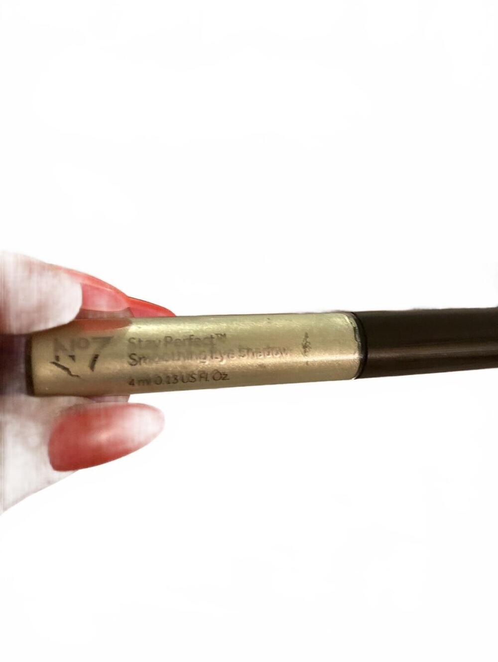no7 stay perfect smoothing eyeshadow in pale green!